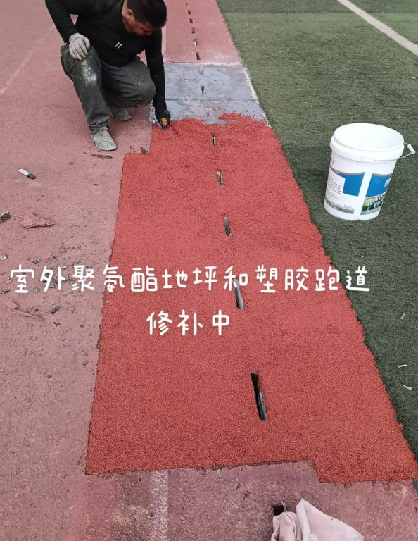 水磨沟球场地面翻新维修，核心是先诊断破损